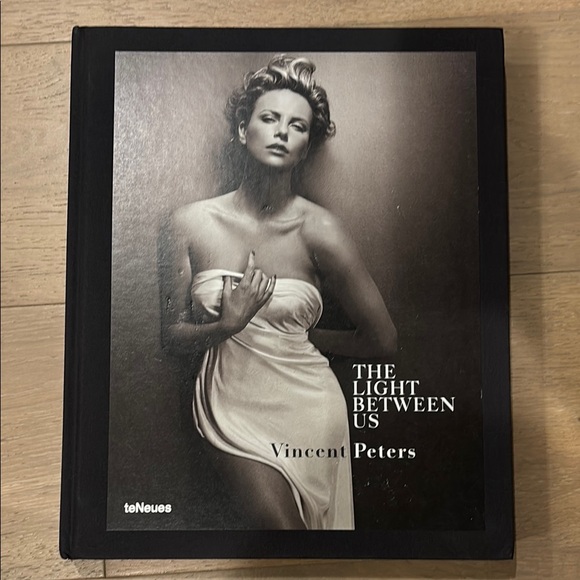 The Light Between Us by Vincent Peters - Picture 1 of 1